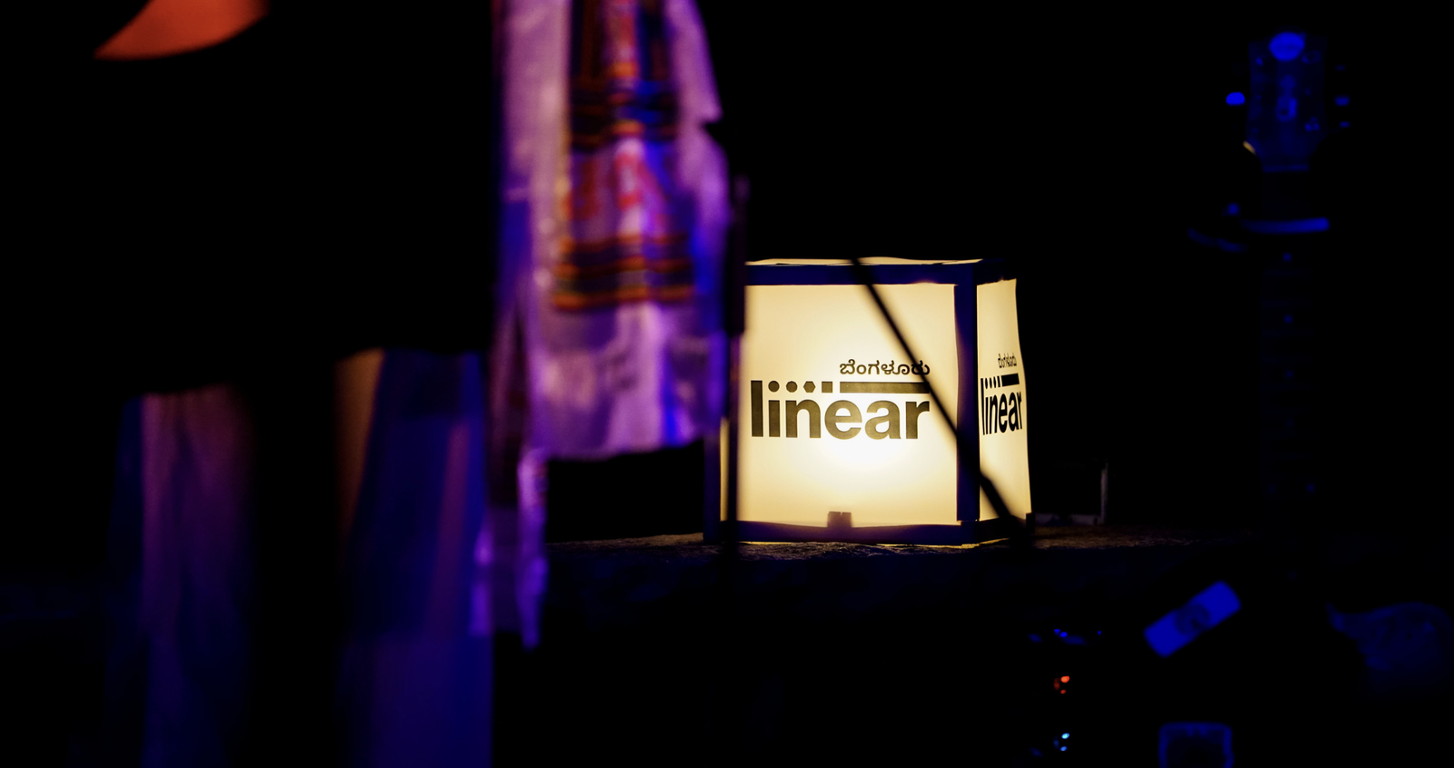 Linear light box